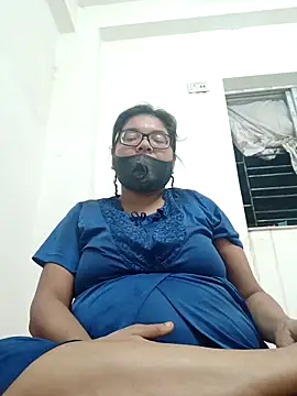 Snapshot of Elie_couple143 chatting on November 11, 2025, 6:47 pm Elie couple143 online show from November 11, 2025, 6:47 pm