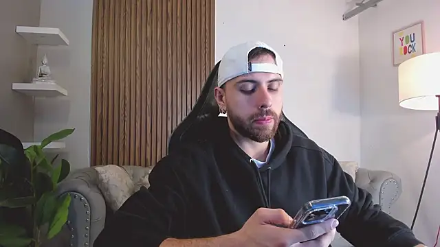 Snapshot of Maximo_Wolff chatting on March 21, 2026, 4:03 am Maximo Wolff online show from March 21, 2026, 4:03 am