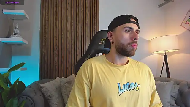 Snapshot of Maximo_Wolff chatting on March 19, 2026, 3:06 am Maximo Wolff online show from March 19, 2026, 3:06 am