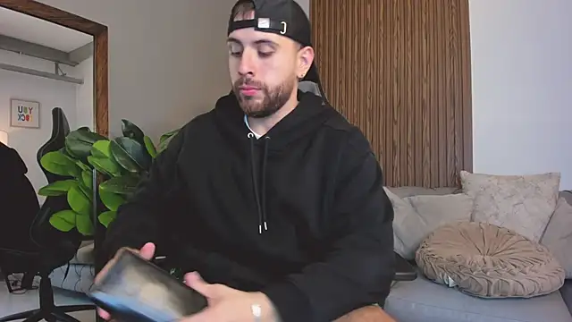 Snapshot of Maximo_Wolff chatting on March 20, 2026, 12:00 am Maximo Wolff online show from March 20, 2026, 12:00 am