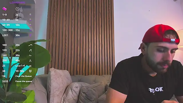 Snapshot of Maximo_Wolff chatting on April 2, 2026, 8:37 pm Maximo Wolff online show from April 2, 2026, 8:37 pm