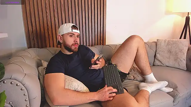 Snapshot of Maximo_Wolff chatting on March 23, 2026, 12:33 am Maximo Wolff online show from March 23, 2026, 12:33 am