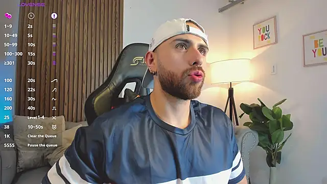 Snapshot of Maximo_Wolff chatting on March 10, 2026, 7:40 pm Maximo Wolff online show from March 10, 2026, 7:40 pm