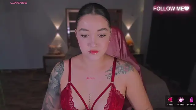 Snapshot of lunaarose chatting on November 27, 2025, 12:44 am lunaarose online show from November 27, 2025, 12:44 am