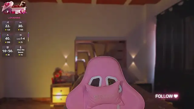 Snapshot of lunaarose chatting on November 4, 2025, 4:33 pm lunaarose online show from November 4, 2025, 4:33 pm