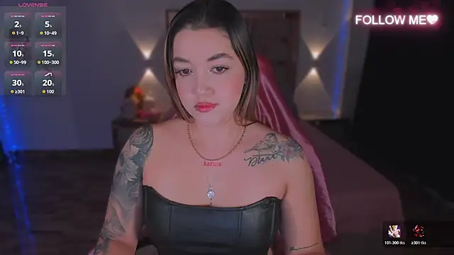 Snapshot of lunaarose chatting on November 23, 2025, 2:43 am lunaarose online show from November 23, 2025, 2:43 am