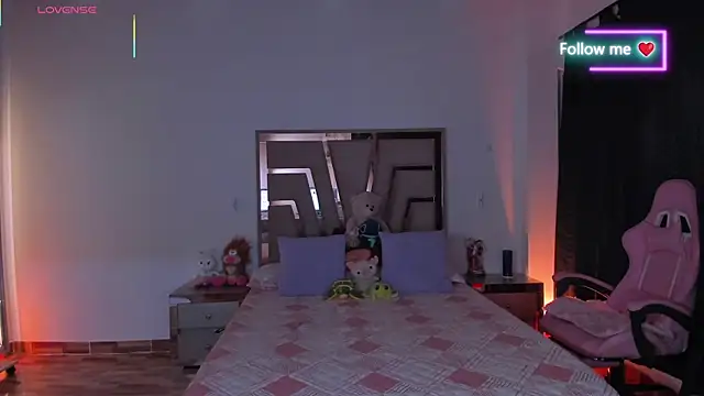 lunaarose online show from April 30, 2026, 4:08 am