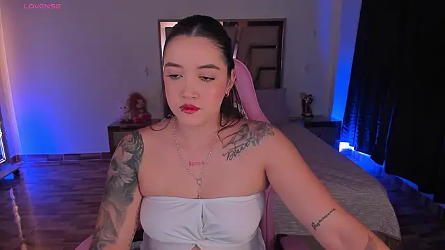 lunaarose online show from May 27, 2026, 2:41 am