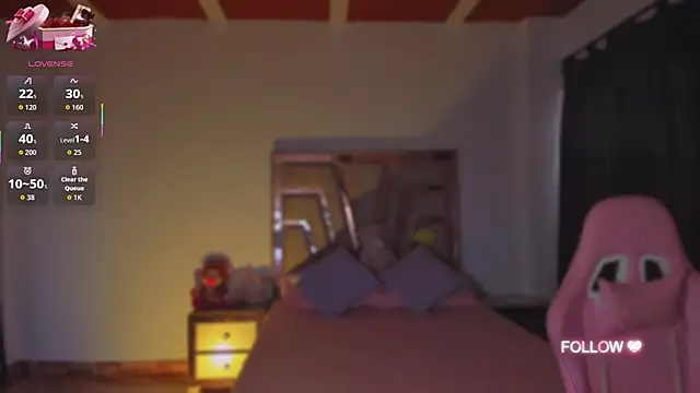 Snapshot of lunaarose chatting on October 27, 2025, 4:08 pm lunaarose online show from October 27, 2025, 4:08 pm