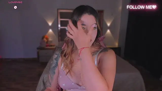 Snapshot of lunaarose chatting on November 25, 2025, 12:22 am lunaarose online show from November 25, 2025, 12:22 am