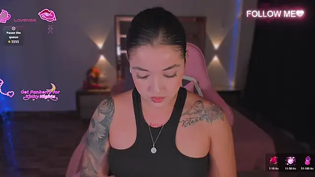 Snapshot of lunaarose chatting on November 21, 2025, 1:48 am lunaarose online show from November 21, 2025, 1:48 am