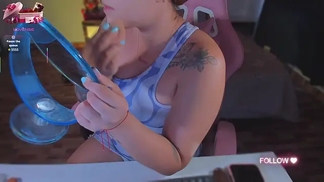 Snapshot of lunaarose chatting on November 3, 2025, 4:10 pm lunaarose online show from November 3, 2025, 4:10 pm