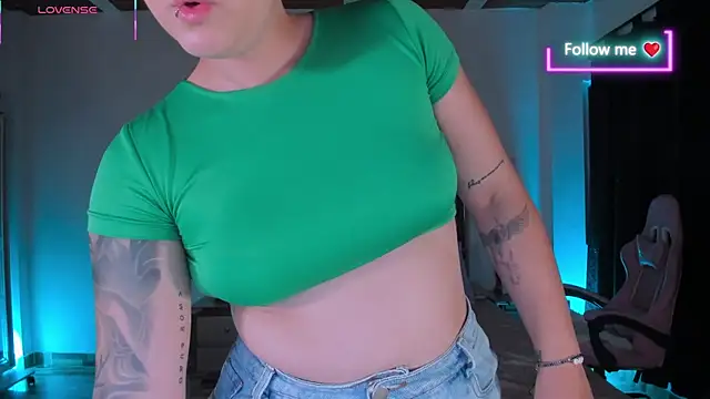 lunaarose online show from May 9, 2026, 3:10 am