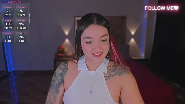 Snapshot of lunaarose chatting on November 14, 2025, 4:21 pm lunaarose online show from November 14, 2025, 4:21 pm