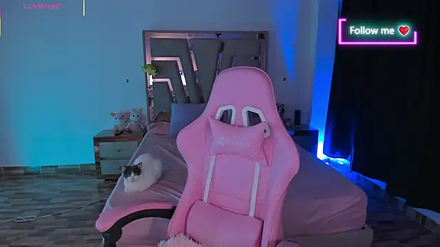 lunaarose online show from February 14, 2026, 5:40 am