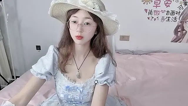 nini a online show from September 19, 2025, 1:04 pm