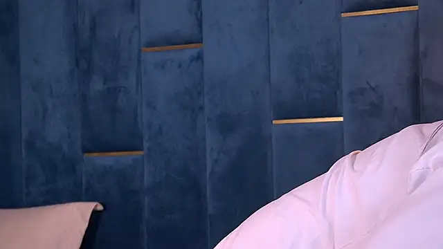 Snapshot of YasminaMoon chatting on February 20, 2026, 4:31 am YasminaMoon online show from February 20, 2026, 4:31 am