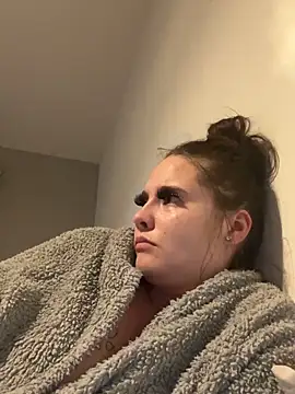 Snapshot of LollyLove_ chatting on April 15, 2026, 8:09 pm LollyLove online show from April 15, 2026, 8:09 pm