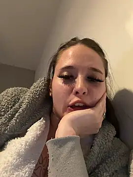 Snapshot of LollyLove_ chatting on April 4, 2026, 7:09 pm LollyLove online show from April 4, 2026, 7:09 pm