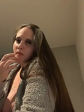 Snapshot of LollyLove_ chatting on April 10, 2026, 8:05 pm LollyLove online show from April 10, 2026, 8:05 pm