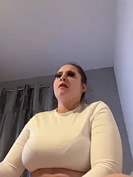 Snapshot of LollyLove_ chatting on April 9, 2026, 8:04 pm LollyLove online show from April 9, 2026, 8:04 pm