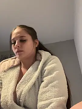 Snapshot of LollyLove_ chatting on April 3, 2026, 8:04 pm LollyLove online show from April 3, 2026, 8:04 pm