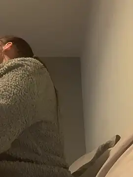 Snapshot of LollyLove_ chatting on April 14, 2026, 8:03 pm LollyLove online show from April 14, 2026, 8:03 pm