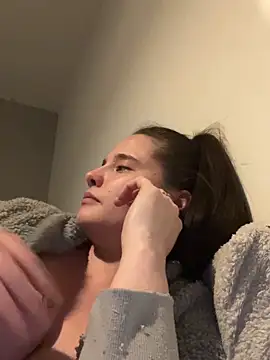 Snapshot of LollyLove_ chatting on April 6, 2026, 8:10 pm LollyLove online show from April 6, 2026, 8:10 pm