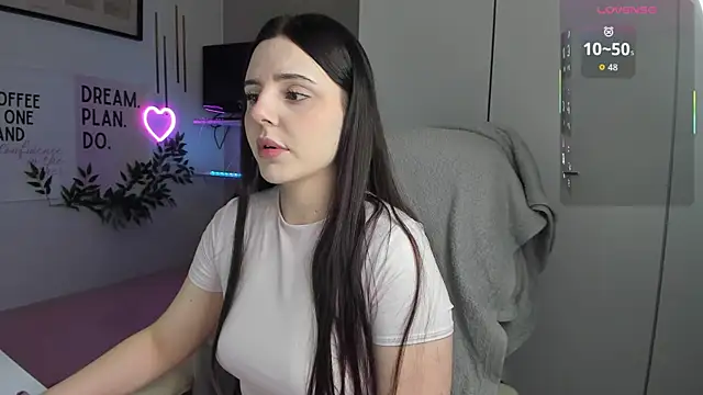 LiaWoow online show from December 20, 2025, 7:44 am