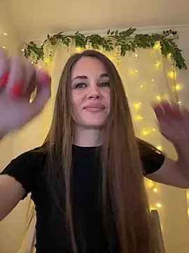 LucieMack online show from April 3, 2026, 6:14 pm