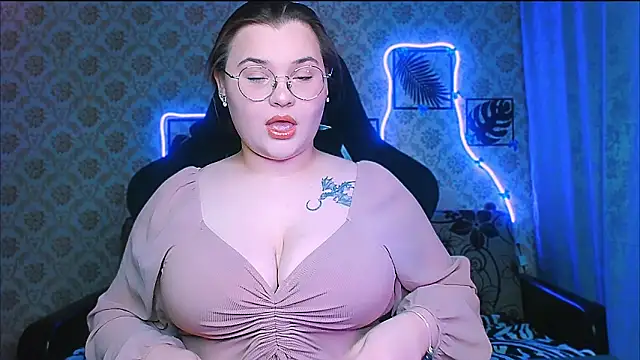 InLoveWithLife26 online show from February 7, 2026, 8:06 pm