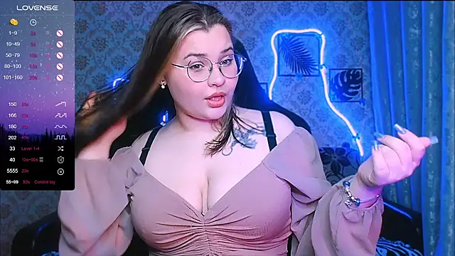 InLoveWithLife26 online show from May 7, 2026, 7:28 pm