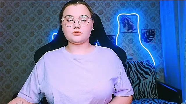 InLoveWithLife26 online show from December 15, 2025, 8:14 pm