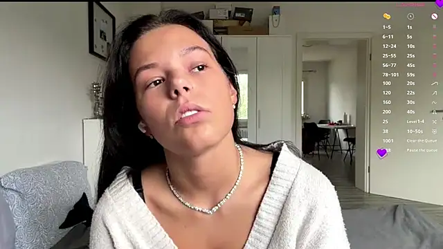 MaydaCornwall online show from November 30, 2025, 8:04 am