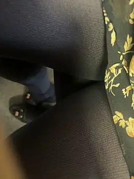 Snapshot of HiddenHoneyLDN chatting on October 22, 2025, 10:47 am HiddenHoneyLDN online show from October 22, 2025, 10:47 am