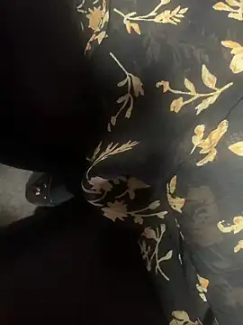 Snapshot of HiddenHoneyLDN chatting on November 3, 2025, 11:36 am HiddenHoneyLDN online show from November 3, 2025, 11:36 am