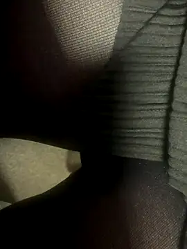 Snapshot of HiddenHoneyLDN chatting on November 7, 2025, 11:26 am HiddenHoneyLDN online show from November 7, 2025, 11:26 am