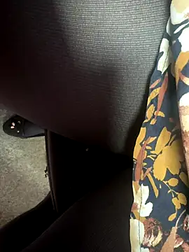 Snapshot of HiddenHoneyLDN chatting on October 24, 2025, 9:08 am HiddenHoneyLDN online show from October 24, 2025, 9:08 am