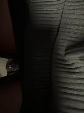 Snapshot of HiddenHoneyLDN chatting on November 10, 2025, 10:20 am HiddenHoneyLDN online show from November 10, 2025, 10:20 am