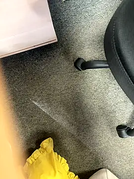 Snapshot of HiddenHoneyLDN chatting on November 12, 2025, 9:13 am HiddenHoneyLDN online show from November 12, 2025, 9:13 am