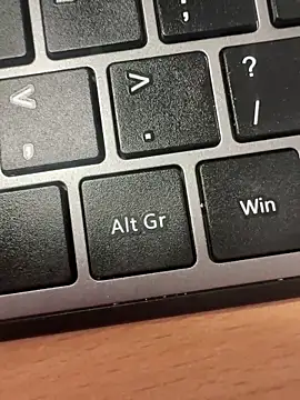 Snapshot of HiddenHoneyLDN chatting on December 4, 2025, 11:53 am HiddenHoneyLDN online show from December 4, 2025, 11:53 am