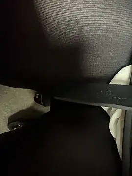 Snapshot of HiddenHoneyLDN chatting on November 27, 2025, 10:16 am HiddenHoneyLDN online show from November 27, 2025, 10:16 am