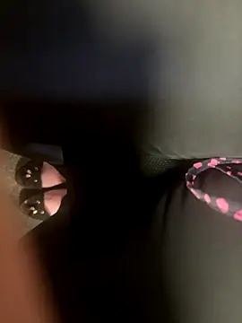 Snapshot of HiddenHoneyLDN chatting on October 21, 2025, 9:09 am HiddenHoneyLDN online show from October 21, 2025, 9:09 am