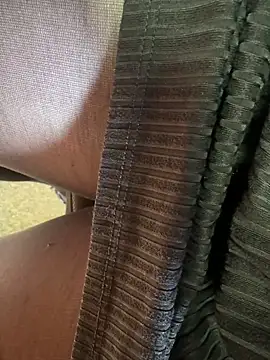 Snapshot of HiddenHoneyLDN chatting on November 25, 2025, 10:26 am HiddenHoneyLDN online show from November 25, 2025, 10:26 am