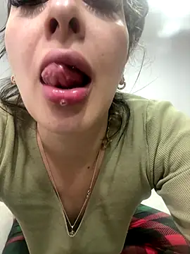 Snapshot of Savannah_Monroe chatting on December 20, 2025, 5:43 am Savannah Monroe online show from December 20, 2025, 5:43 am