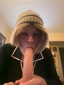 Tammyhoney1970 online show from October 5, 2025, 9:27 pm