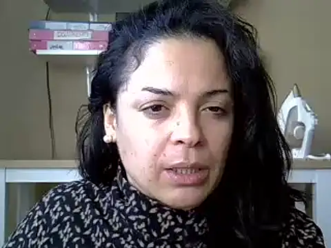 ITALIANASISIXX online show from November 4, 2025, 8:51 am