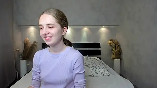 Camilla Kelly online show from October 5, 2025, 1:07 am