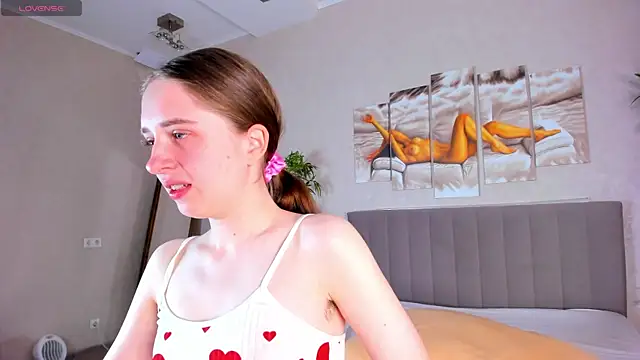 Snapshot of Camilla_Kelly chatting on May 20, 2026, 1:13 am Camilla Kelly online show from May 20, 2026, 1:13 am