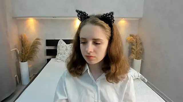 Camilla Kelly online show from October 12, 2025, 1:18 am